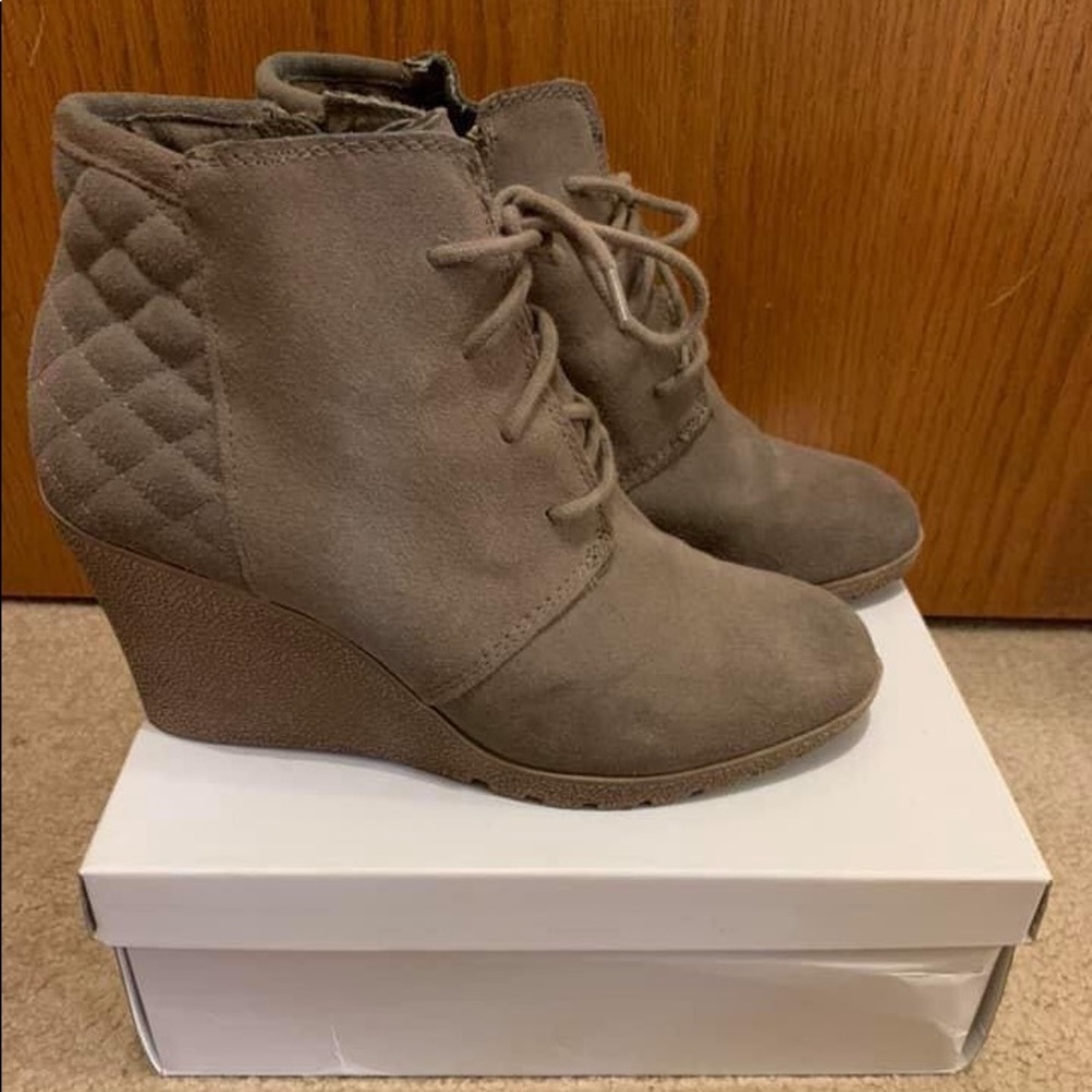 Taupe wedge from Buckle